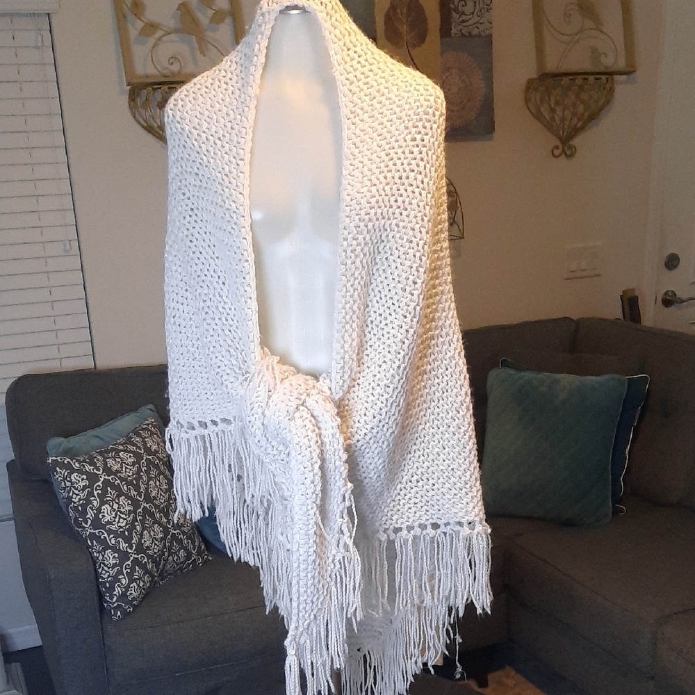 Cozy White Knit Shawl with Fringe